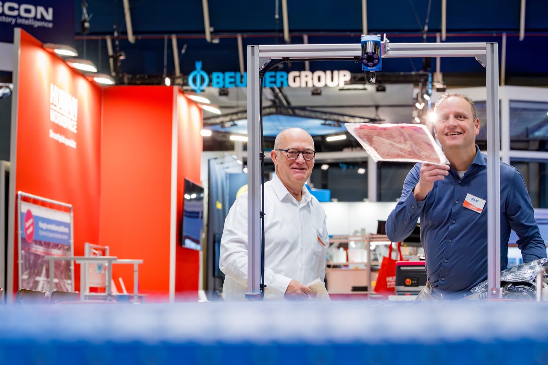 Live productdemo met scanner bij een beursstand