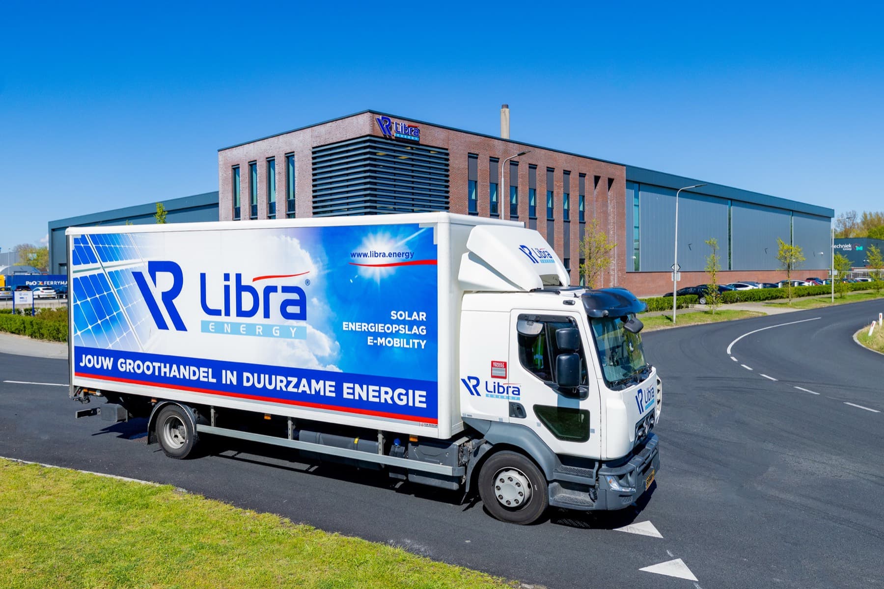 Libra Energy-bedrijfswagen voor het bedrijfspand